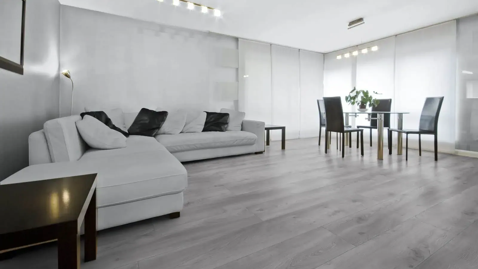 Piso de vinil SPC Gray Teak instalado