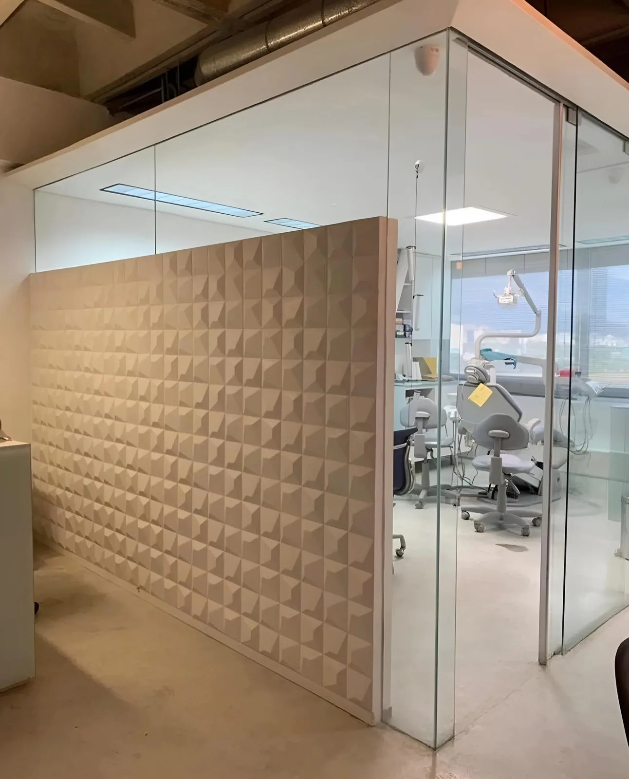 Lámina PU Stone 3D Cream Prism instalado