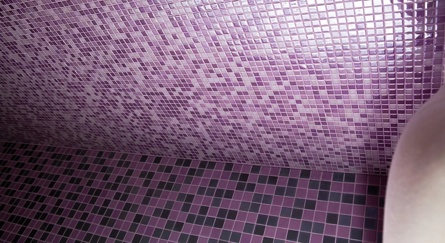 Mosaico Lux Magenta 2,5×2,5 instalado